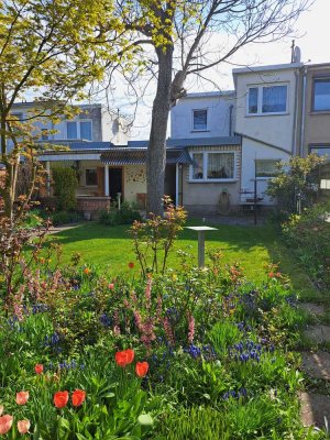 DHH mit Garage und Garten in beliebter Wohnlage