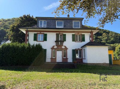 Repräsentative Villa in Brohl - 350m² Wohnfläche, 14 Zimmer, 2.430m² Grundstück