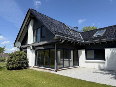 Großes 4-Zi.-Doppelhaus in ruhiger Bestlage von Heide-Süderholm. GELEGENHEIT!