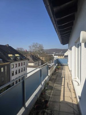 *Ihr Penthouse mitten in der Innenstadt mit Dachterrasse, Wintergarten und Ausblick zum Goldberg*