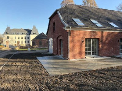 Exklusives Wohnen in beeindruckender Schlossanlage