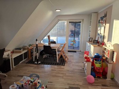 Lichtdurchflutete Dachgeschosswohnung zu vermieten