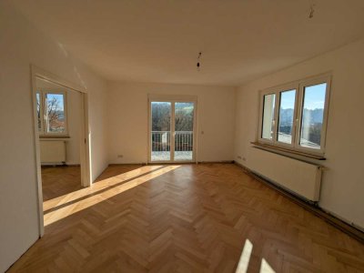 Lichtdurchflutete renovierte 4-Zimmer Altbauwohnung mit Balkon in Tübingen