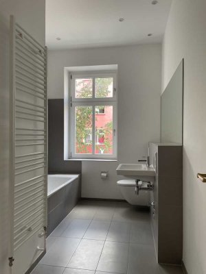 Modernisierte 2 Zimmer Wohnung mit offener Wohnküche