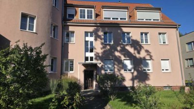 Modernisierte 2,5- Zimmer Wohnung in grünem Umfeld - Ruhiges Wohnen zum Wohlfühlen!
