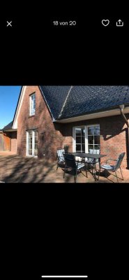 Hervorragendes, vollständig ausgestattetes Landhaus mit EBK, Kamin und großen Garten