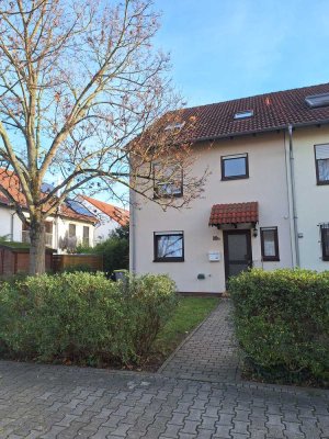 Charmantes Reihenendhaus in Mannheim-Rheinau mit Garage und Garten