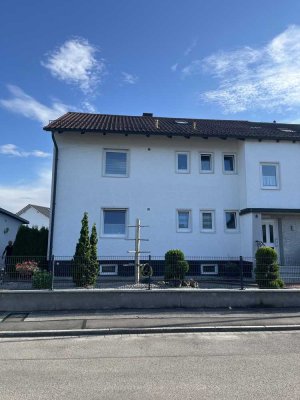 Schöne  3-Raum-Wohnung mit Balkon und Einbauküche in Moosburg