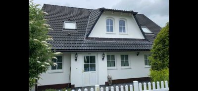 Attraktives 9-Zimmer-Haus - 2,4 % Rendite oder selbst einziehen !