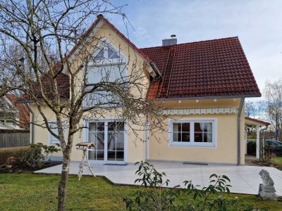 Schönes Einfamilienhaus, Eckgrundstück, in Aichach, Nähe Naherholungsgebiet Grubet