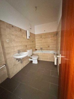 Helle und gepflegte 3-Zi.-Whg. mit großer Küche und Balkon
