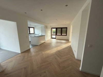 Gehobenes Wohnambiente: Lichtdurchflutete 4-Zimmer-Wohnung