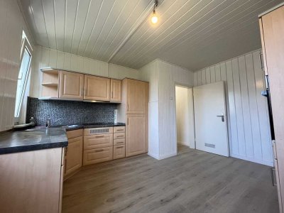 Renovierte 2-Zi.-Wohnung mit toller Küche in TOP Lage im Grünen
