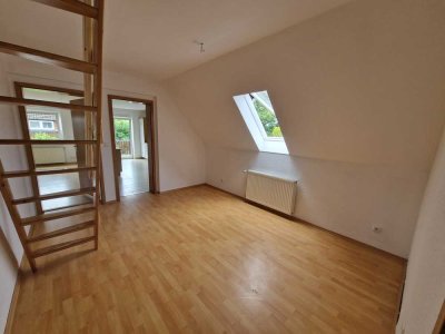 Großzügige 4-Zimmer-Wohnung mit Balkon+ausgebautem Dachboden in einem gepflegten Zweifamilienhaus