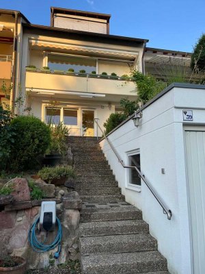 Reihenmittelhaus mit Einliegerwohnung in begehrter Wohngegend