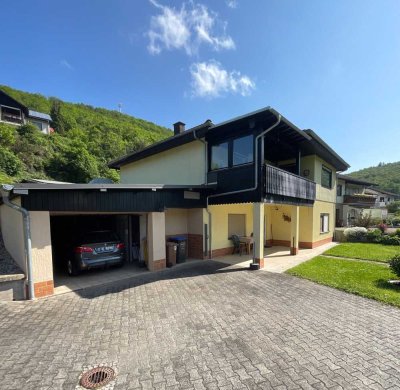 Koffer packen und*VERKAUFT* EINZIEHEN! Herrlicher Blick, 1-2 FH, Grillplatz-und Partyhütte im Garten