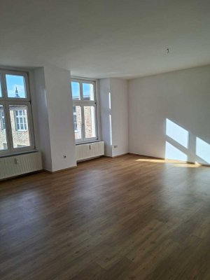 Sonnige 2,5 Zimmer-Wohnung mit Terrasse
