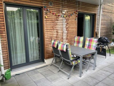 Moderne 2-Zimmer-EG-Wohnung mit Terrasse und Einbauküche in Toplage (innerer Süden Regensburg)