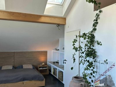 Charmante Atelier- oder 2 Zimmerwhg - DG - Salzburgblick - gemauerter Kaminofen - Sichtdachstuhl