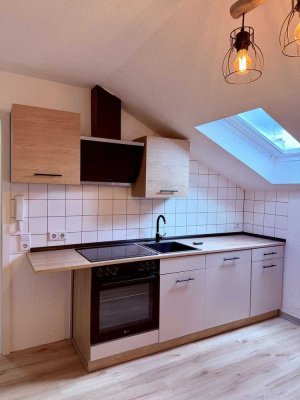 Lichtdurchflutete 2-Zimmer-DG-Wohnung – frisch saniert & sofort bezugsfrei in Poppelsdorf