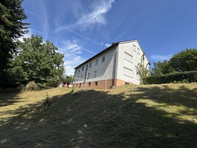 Geräumiges, preiswertes 9-Zimmer-Mehrfamilienhaus in Thalmassing