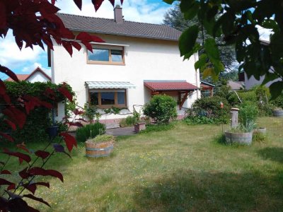 Bruchmühlbach - Miesau
Freistehendes Einfamilienhaus mit Garagen und schönem Garten