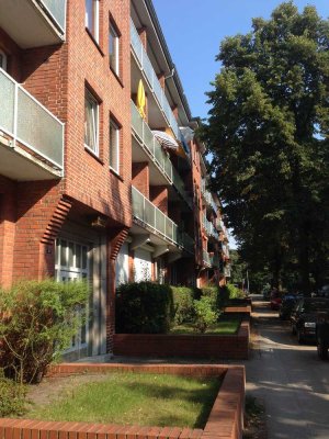 Bezugsfertige, ruhige 1 Zimmer-Wohnung mit Einbauküche, Parkett, Bettnische und Sonnenbalkon