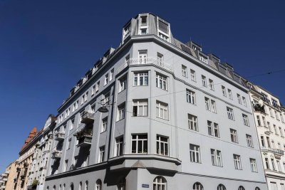 Stilvolle Maisonette mit Stadtblick und Garage in bester Lage