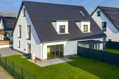 Energieeffizientes KfW-55-Doppelhaus mit großzügigem Garten in ruhiger Lage von Dänischburg