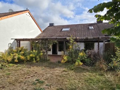 Gifhorn: Sanierungsbedürftiges Reihenhaus in zentraler Lage