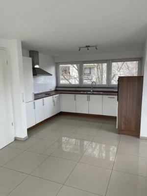 Stilvolle, neuwertige 2-Zimmer-Dachgeschosswohnung mit geh. Innenausstattung mit EBK in Schönaich