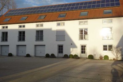 Schöne Dachgeschoss-Wohnung mit Einbauküche in Freising (Kreis)