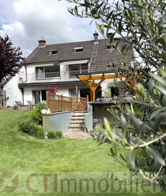 Freistehendes Zweifamilienhaus mit Traumgarten