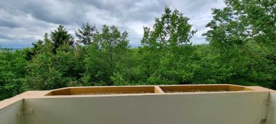 3-Zimmer-Wohnung mit 2 Loggien & freiem Grünblick | EBK | priv. Stellplatz
