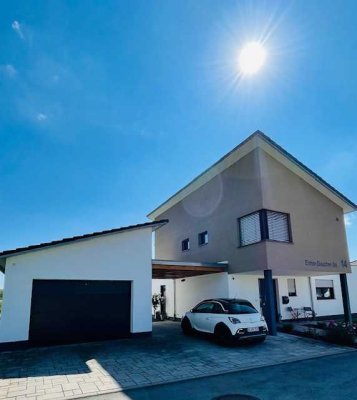 Modernes Einfamilienhaus mit gehobener Innenausstattung und EBK in Oggelshausen