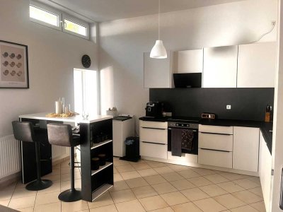 Modernisierte helle 3-Raum-Wohnung mit Terasse und angefertigte Küche  in Oberhausen