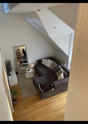 Stilvolle 2,5-Raum-DG-Wohnung mit Balkon in Meerbusch