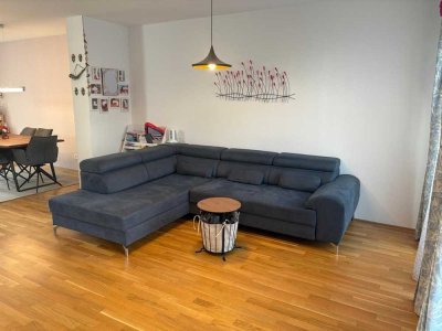 Neuwertige, hochwertig 3,5-Zimmer Maisonette-Wohnung mit eigene Garten!
