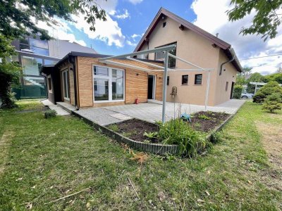 U1 LEOPOLDAU - RUHEOASE IN ZWEIFAMILIENHAUS - CA. 100 m2 GARTEN/TERRASSE - IDYLLISCHE GRÜNLAGE - UNBEFRISTET