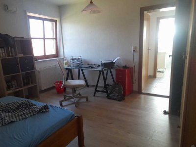 Nachmieter gesucht - Schöne 3,5-Zimmer Mansardenwohnung mit Balkon, Garten und Carport