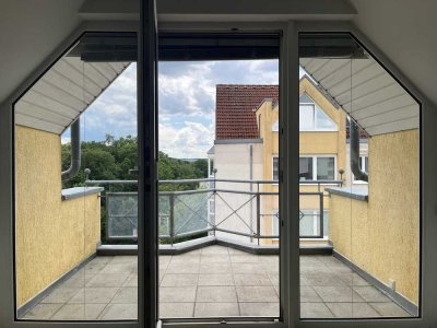 Charmante 2-Raum-Dachgeschosswohnung mit Fahrstuhl, Balkon und Weitblick