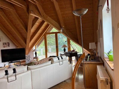 Offen gestaltete DG-Wohnung mit gehobener Innenausstattung mit Balkon und EBK in Rohrdorf