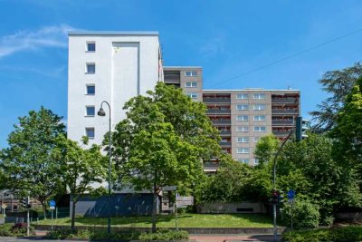 kurz vor der Fertigstellung! Große renovierte 3-Zimmer-Wohnung mit neuem Badezimmer und Gäste WC