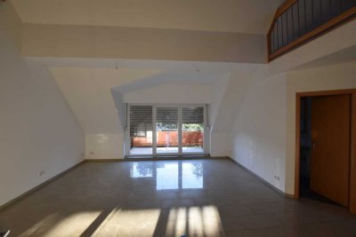 Hell und modern: 4-Zimmer Maisonette Wohnung