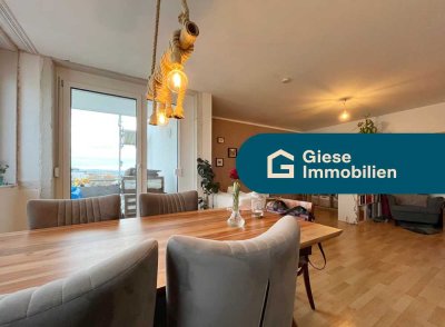 Modernisierte 2-Zi-Wohnung mit Tiefgarage und Balkon