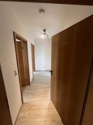 Schöne 2-Raum-Dachgeschosswohnung mit Balkon und Einbauküche in Lautertal