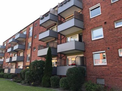 Gepflegte Wohnung mit drei Zimmern sowie Balkon und Einbauküche in Geesthacht