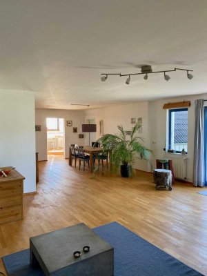 Helle 3,5 Zimmer Dachgeschosswohnung mit Balkon in Wipperfürth