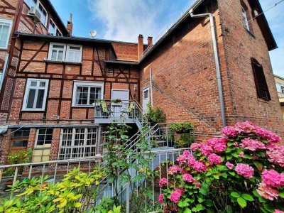 Hofromantik zentral! Hübsche Wohnung an der Lahn! Für berufstätiges Paar oder Single. Keine WG.