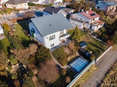 ENTZÜCKENDES EINFAMILIENHAUS MIT FERNSICHT UND POOL